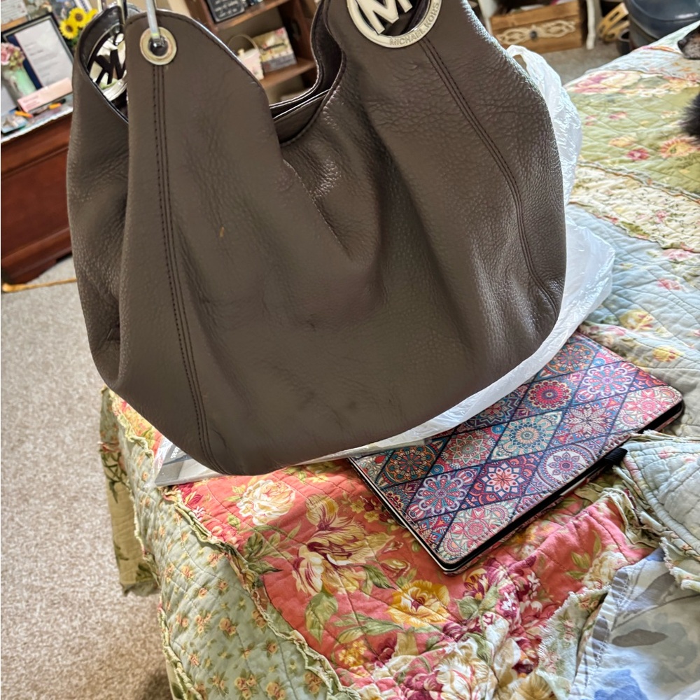 MICHAEL Michael Kors Gray Shoulder Bag Pebbled Leather